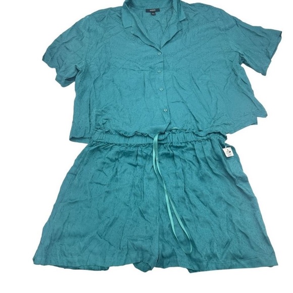 NWT ALFANI
Women's Notch-Collar & Pajama Shorts Set - Picture 2 of 2